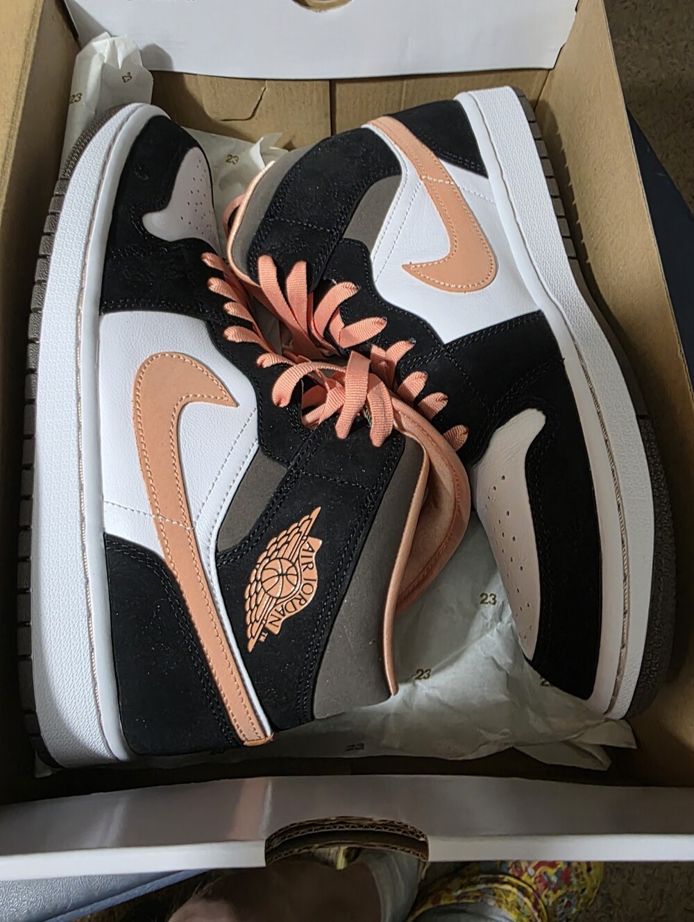 Jordan 1 Mid Apricot Women’s Sneakers - Peach/Black/White Size 11.5w/10m New.